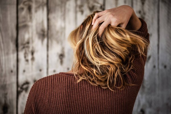 Comment changer de coiffure sans couper ses cheveux ?