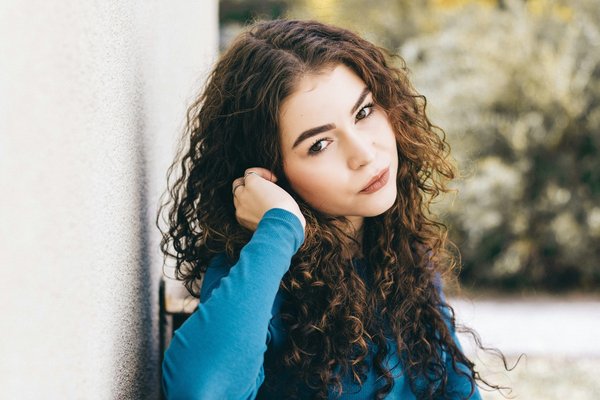 Maîtrisez votre Crinière : La Routine Ultime pour des Cheveux Ondulés Parfaits